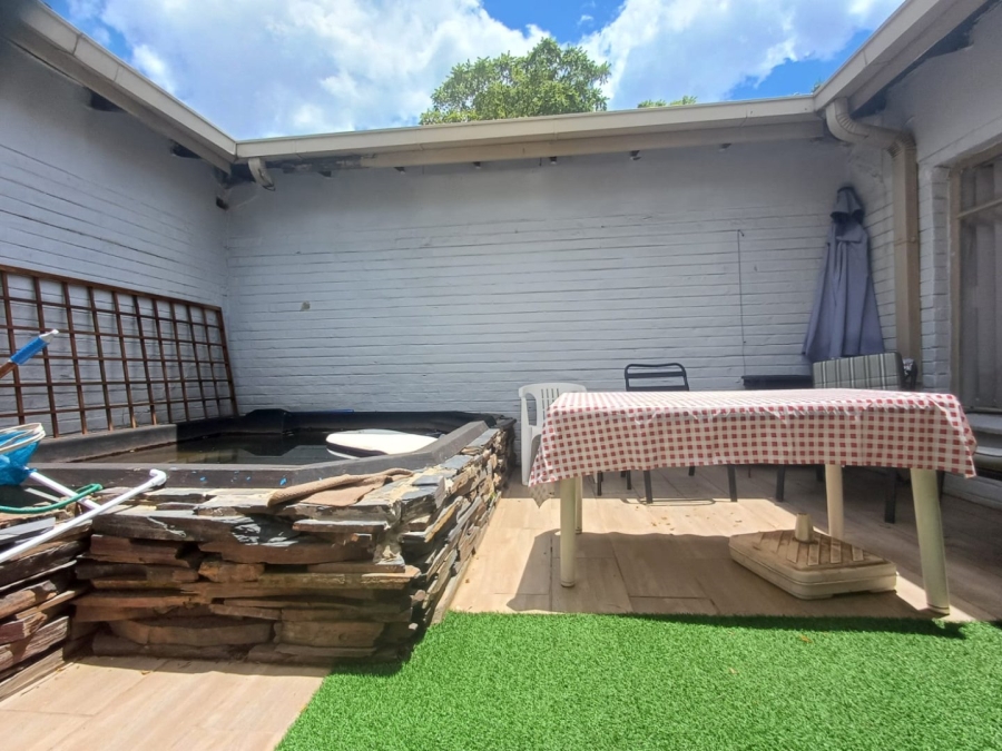 5 Bedroom Property for Sale in Wilkoppies North West